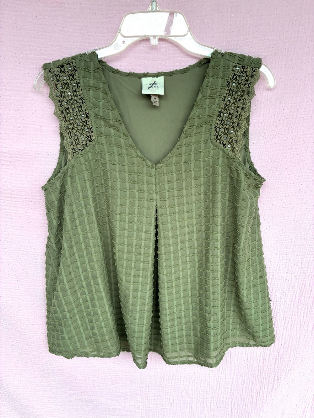 Knox Rose Sleeveless Crochet Studded V-Neck Medium